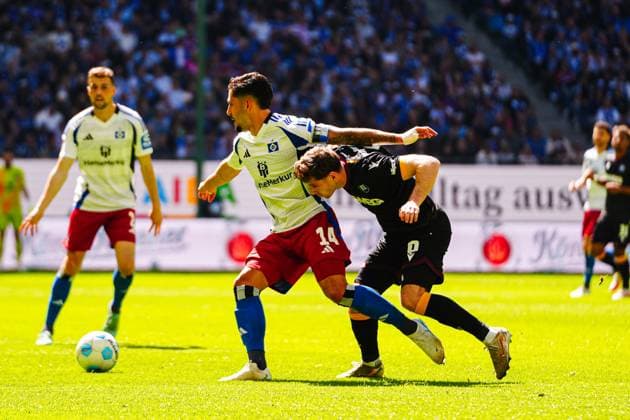 Ludovit Reis Hamburger SV, 14 , Leon Jensen Karlsruher SC, 06 GER, Hamburger SV vs Karlsruher SC, Football, 2 Bundesliga, Matchday 31, Season 2024 2025, 27 04 2025 DFL REGULATIONS PROHIBIT ANY USE OF PHOTOGRAPHS AS IMAGE SEQUENCES AND OR QUASI VIDEO GER, Hamburger SV vs Karlsruher SC, Football, 2 Bundesliga, Matchday 31, Season 2024 2025, 27 04 2025 Hamburg Copyright: xEibner-Pressefoto MarcelxvonxFehrnx EP_MFN