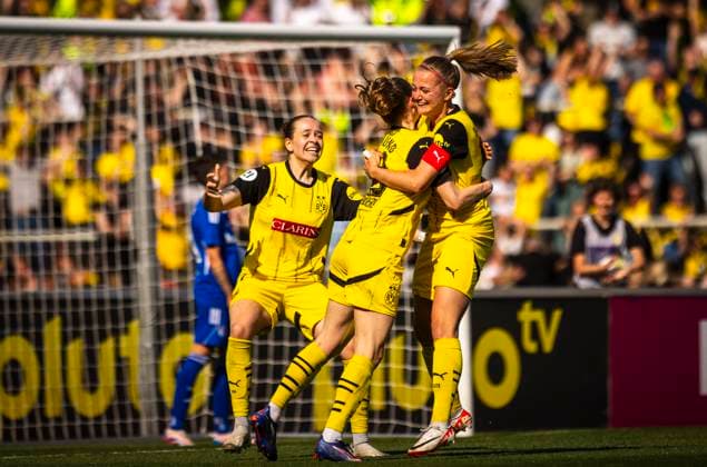 Dortmund, Germany 27th Apr 2025 Goal celebration Annika Enderle BVB Marie Grothe BVB Dana Celine Marquardt BVB Borussia Dortmund BVB Women I FC Schalke 04 27 04 2025