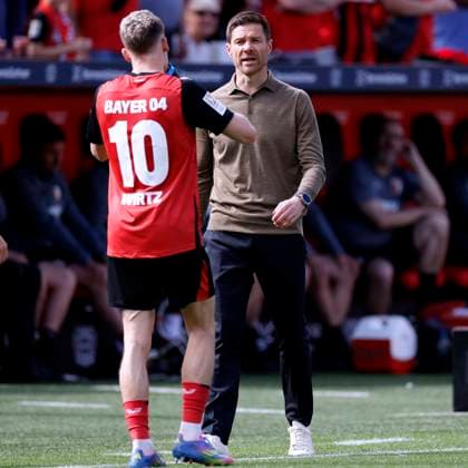 ALONSO Xabier Coach Team Bayer 04 Leverkusen with WIRTZ Florian DFL Fussball Bundesliga Saison 2024 2025 BL Spiel Bayer 04 Leverkusen FC Augsburg 2 0 am 26 04 2025 in Leverkusen DFL REGULATIONS PROHIBIT ANY USE OF PHOTOGRAPHS as IMAGE SEQUENCES and or QUASI VIDEO Copyright: xLacixPerenyix