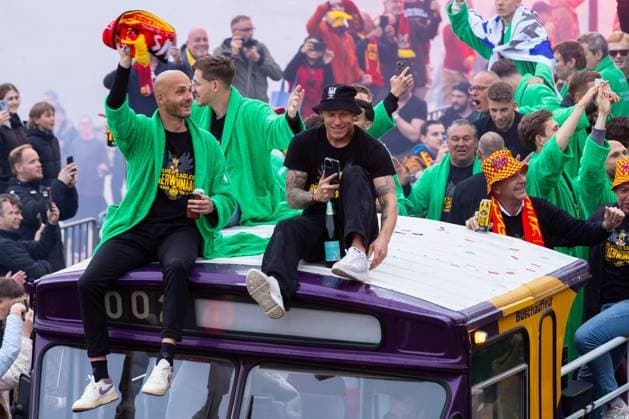 2025-04-23 Go Ahead Eagles Trophy Celebrations DEVENTER, NETHERLANDS - APRIL 23: Coach Paul Simonis of Go Ahead Eagles and Victor Edvardsen of Go Ahead Eagles during Trophy Celebrations after the Dutch Cup Final match between AZ and Go Ahead Eagles on April 23, 2025 in Deventer, Netherlands. (Photo by Silas Tahapary BSR Agency) Deventer Netherlands Content not available for redistribution in The Netherlands directly or indirectly through any third parties. Copyright: xBSRxAgencyx