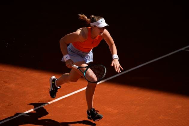 April 28, 2025, Madrid, Madrid, Spain: Mirra Andreeva of Russia in action against Yuliia Starodubtseva of Ukraine during the Mutua Madrid Open 2025, ATP, Tennis Herren Masters 1000 and WTA, Tennis Damen 1000 tennis tournament, celebrated at Caja Magica on April 28, 2025 in Madrid, Spain. Madrid Spain - ZUMAa181 20250428_zaa_a181_052 Copyright: xOscarxJ.xBarrosox