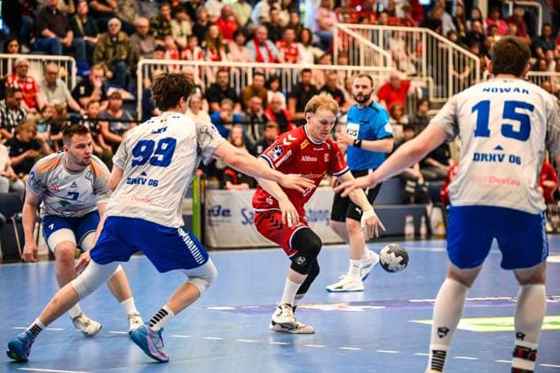 Oskar Kostuj TuSEM Essen - Dessau-Rosslauer HV 06 27.04.2025 Oskar Kostuj (TuSEM Essen), 2. Handball Bundesliga TuSEM Essen - Dessau-Rosslauer HV 06 am 27. April 2025 in der Sporthalle am Hallo, Essen. Endstand: 27:28. *** Oskar Kostuj TuSEM Essen Dessau Rosslauer HV 06 27 04 2025 Oskar Kostuj TuSEM Essen , 2 Handball Bundesliga TuSEM Essen Dessau Rosslauer HV 06 on April 27, 2025 in the Sporthalle am Hallo, Essen Final score 27 28