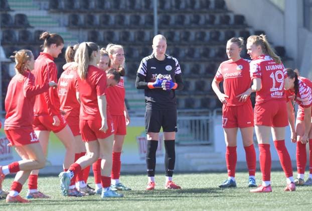 27 04 2025, Soccer, GER, 2 WOMENS BUNDESLIGA, Season 2024 2025, Matchday 23, TÖNNIES ARENA, RHEDA WIEDENBRÜCK FSV Gütersloh SC Freiburg II 0 4 Maren Tellenbröker, Janne Krumme, Paula Weber and Ronja Leubner all FSV Gütersloh, v L , action, single image, cross, facial expression, gesture