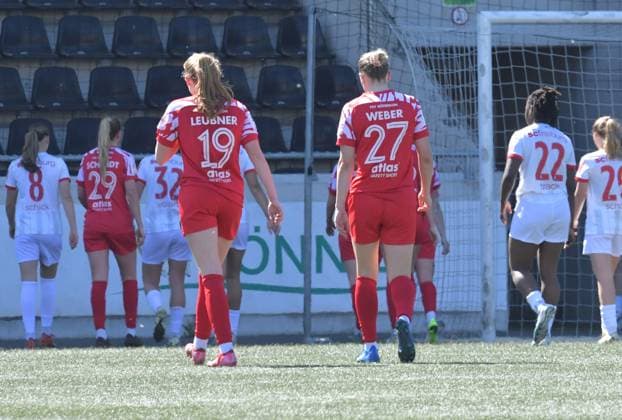 27 04 2025, Soccer, GER, 2 WOMEN BUNDESLIGA, Season 2024 2025, Matchday 23, TÖNNIES ARENA, RHEDA WIEDENBRÜCK FSV Gütersloh SC Freiburg II 0 4 Ronja Leubner and Paula Weber both FSV Gütersloh, v L , action, single image, landscape, facial expression, gesture, feature, symbolic image, symbolic photo