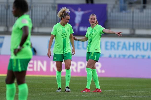 VfL vs Hoffenheim, BL Women Wolfsburg, 28 04 2025, FUßBALL VfL Wolfsburg vs TSG 1899 Hoffenheim, Google Pixel Womens Bundesliga, Season 2024 25 Lena Lattwein VfL Wolfsburg , Janina Minge VfL Wolfsburg Wolfsburg