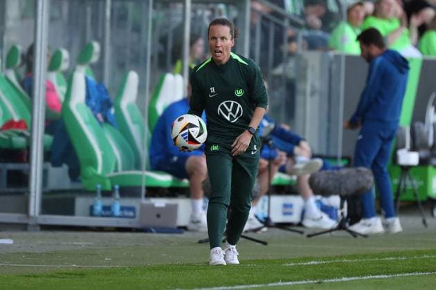 VfL vs Hoffenheim, BL Frauen Wolfsburg, 28 04 2025, FUßBALL VfL Wolfsburg vs TSG 1899 Hoffenheim, Google Pixel Frauen Bundesliga, Saison 2024 25 Interim coach Sabrina Eckhoff VfL Wolfsburg Wolfsburg