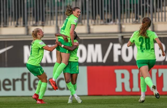 GER, Wolfsburg, Vfl Wolfsburg vs TSG Hoffenheim, Google Pixel Frauen Bundesliga, Fußball, DFB, Spielzeit 2024 2025, AOK Stadion, 20 Spieltag, im Bild Jule Brand Vfl Wolfsburg 29 erzielt das Tor zum 2 1 gegen Hoffenheim DFB DFL REGULATIONS PROHIBIT ANY USE OF PHOTOGRAPHS AS IMAGE SEQUENCES AND OR QUASI VIDEO, 28 04 2025, Copyright: HMBxMedia HendrikxHamelau