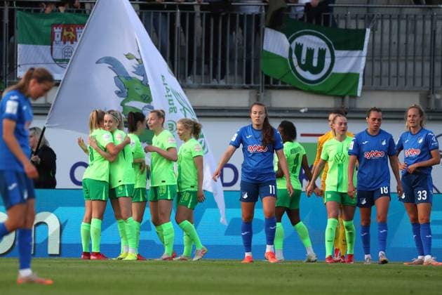 VfL vs Hoffenheim, BL Frauen Wolfsburg, 28 04 2025, FUßBALL VfL Wolfsburg vs TSG 1899 Hoffenheim, Google Pixel Frauen Bundesliga, Saison 2024 25 Schlussjubel Wolfsburg
