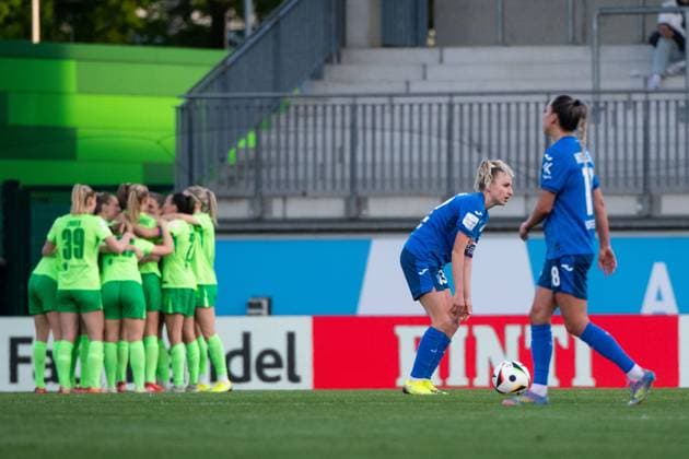 Vanessa Diehm TSG Hoffenheim, 32 , Julia Hickelsberger TSG Hoffenheim, 18 is annoyed about the goal conceded for 2 1 and the impending defeat, GER, VfL Wolfsburg vs TSG 1899 Hoffenheim, Football Google Pixel Womens Bundesliga, 20 Matchday, Saison 2024 2025, 28 04 2025 DFB regulations prohibit any use of photographs as image sequences and or quasi video GER, VfL Wolfsburg vs TSG 1899 Hoffenheim, Fußball Google Pixel Frauen Bundesliga, 20 Spieltag, Saison 2024 2025, 28 04 2025 Wolfsburg Copyright: xEibner-Pressefoto Memmlerx EP_MMR