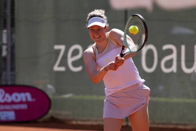28 04 2025, GER, Women, Wiesbaden Tennis Open 2 Round Qualification Singles Julia Middendorf GER hits the ball Wiesbaden Nordenstadt T2 Sports Health Club Hessen Germany