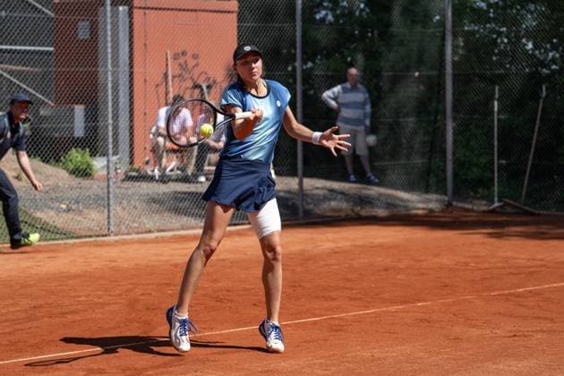 28 04 2025, GER, Women, Wiesbaden Tennis Open 2 Round Qualification Singles Leonie Kung SUI hits the ball Wiesbaden Nordenstadt T2 Sports Health Club Hessen Germany