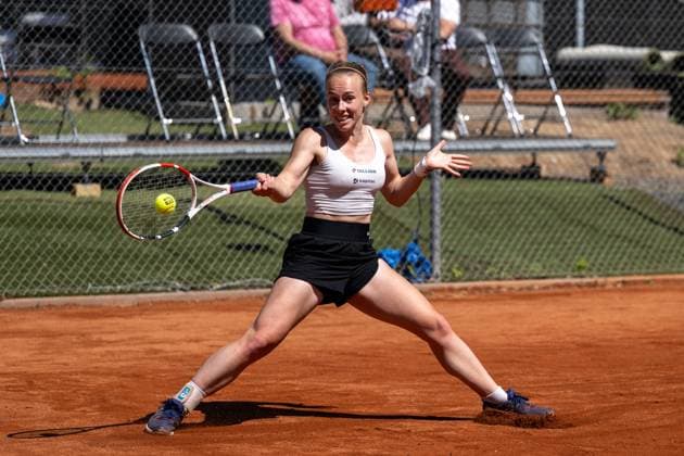 28 04 2025, GER, Women, Wiesbaden Tennis Open 2 Round Qualification Singles Elena Malygina EST hits the ball Wiesbaden Nordenstadt T2 Sports Health Club Hessen Germany