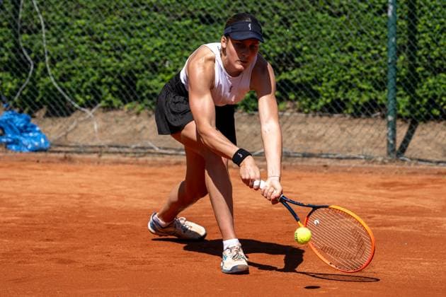 28 04 2025, GER, Women, Wiesbaden Tennis Open 2 Round Qualification Singles Tara Wuerth CRO hits the ball Wiesbaden Nordenstadt T2 Sports Health Club Hessen Germany
