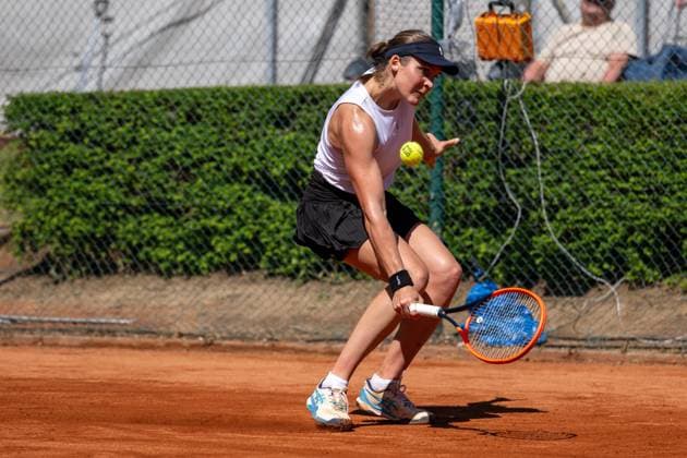 28 04 2025, GER, Women, Wiesbaden Tennis Open 2 Round Qualification Singles Tara Wuerth CRO takes the shot from Wiesbaden Nordenstadt T2 Sports Health Club Hessen Germany