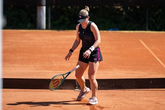 28 04 2025, GER, Women, Wiesbaden Tennis Open 2 Round Qualification Singles Maria Timofeeva throws the racket on the floor after losing a point Wiesbaden Nordenstadt T2 Sports Health Club Hessen Germany