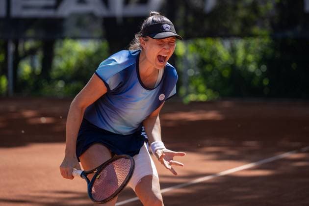 28 04 2025, GER, Women, Wiesbaden Tennis Open 2 Round Qualification Singles Leonie Kung SUI screams after hitting the ball into the net Wiesbaden Nordenstadt T2 Sports Health Club Hessen Germany