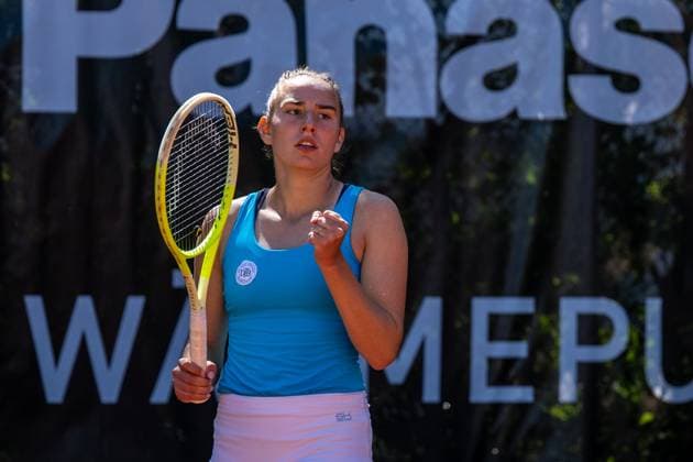 28 04 2025, GER, Women, Wiesbaden Tennis Open 2 Round Qualification Singles Victoria Pohle GER raises her fist after winning a point Wiesbaden Nordenstadt T2 Sports Health Club Hessen Germany