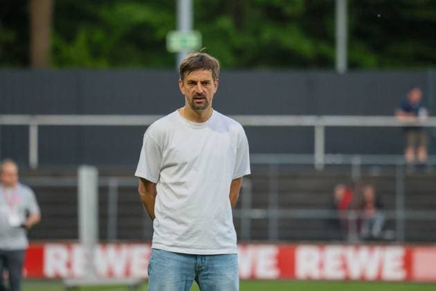 Cologne, Germany 27 April 2025 1 BL Women 2024 2025 1 FC Köln vs Eintracht Frankfurt In the picture Head coach Niko Arnautis Eintracht Frankfurt DFB regulations prohibit any use of photographs as image sequences and or quasi video Rhein Energie Stadion Nordrhein Westfalen Copyright: xFotostandx xFantinix