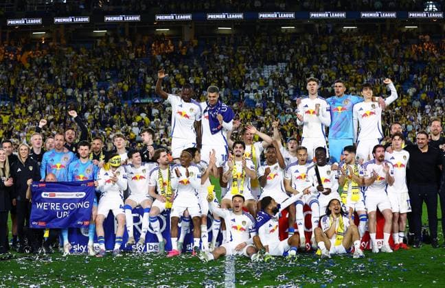 Bilder des Jahres 2025, Sport 04 April Sport Themen der Woche KW18 Sport Bilder des Tages Leeds United players and staff celebrate at the end of the match Leeds United v Bristol City, EFL Sky Bet Championship, Football, Elland Road, Leeds, UK - 28 Apr 2025 EDITORIAL USE ONLY No use with unauthorised audio, video, data, fixture lists, club league logos or live services. Online in-match use limited to 120 images, no video emulation. No use in betting, games or single club league player publications.  Copyright: xMattxWest Shutterstockx 15274342cb