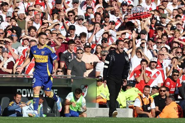Boca Juniors head coach Fernando Gago R gives instructions during the 2025 Apertura Tournament of the Argentine Professi Boca Juniors head coach Fernando Gago R gives instructions during the 2025 Apertura Tournament of the Argentine Professional Football League match against River Plate, at El Monumental stadium in Buenos Aires, on April 27, 2025 BUENOS AIRES ARGENTINA Copyright: xALEJANDROxPAGNIx BUENOS AIRES ARGENTINA *** Boca Juniors head coach Fernando Gago R gives instructions during the 2025 Apertura Tournament of the Argentine Professi Boca Juniors head coach Fernando Gago R gives instructions during the 2025 Apertura Tournament of the Argentine Professional Football League match against River Plate, at El Monumental stadium in Buenos Aires, on April 27, 2025 BUENOS AIRES ARGENTINA Copyright xALEJANDROxPAGNIx BUENOS AIRES ARGENTINA Copyright: xIMAGO ALEJANDROxPAGNIx