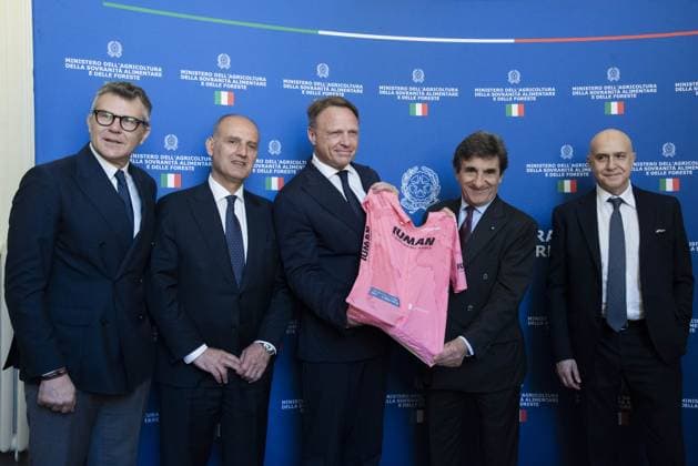 Foto IPP Diego Nangano Cappello Roma 29-04-2025 Presentazione della Maglia Rosa del 108° Giro D’Italia nella foto: Francesco Lollobrigida (Ministro dell Agricoltura), Urbano Cairo (Presidente di Rcs), Raffaele Borriello (Capo di Gabinetto del Masaf), Paolo Bellino (Amministratore delegato di Rcs , Stefano Barigelli (Direttore della Gazzetta dello Sport). Italy Photo Press - World Copyright italy ITALY  Copyright: xR4924_italyphotopressx