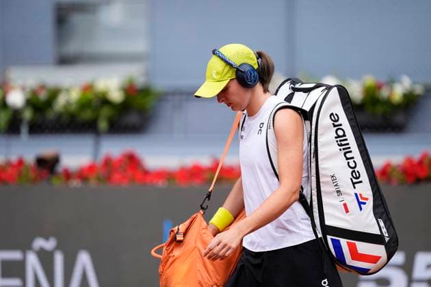 April 29, 2025, Madrid, Madrid, Spain: Iga Swiatek of Poland in action against Diana Shnaider of Russia during the Mutua Madrid Open 2025, ATP, Tennis Herren Masters 1000 and WTA, Tennis Damen 1000 tennis tournament, celebrated at Caja Magica on April 29, 2025 in Madrid, Spain. Madrid Spain - ZUMAa181 20250429_zaa_a181_001 Copyright: xOscarxJ.xBarrosox