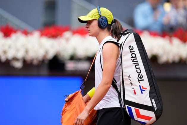 April 29, 2025, Madrid, Madrid, Spain: Iga Swiatek of Poland in action against Diana Shnaider of Russia during the Mutua Madrid Open 2025, ATP, Tennis Herren Masters 1000 and WTA, Tennis Damen 1000 tennis tournament, celebrated at Caja Magica on April 29, 2025 in Madrid, Spain. Madrid Spain - ZUMAa181 20250429_zaa_a181_002 Copyright: xOscarxJ.xBarrosox