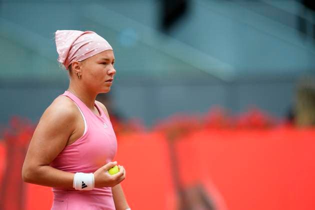 April 29, 2025, Madrid, Madrid, Spain: Diana Shnaider of Russia in action against Iga Swiatek of Poland during the Mutua Madrid Open 2025, ATP, Tennis Herren Masters 1000 and WTA, Tennis Damen 1000 tennis tournament, celebrated at Caja Magica on April 29, 2025 in Madrid, Spain. Madrid Spain - ZUMAa181 20250429_zaa_a181_013 Copyright: xOscarxJ.xBarrosox