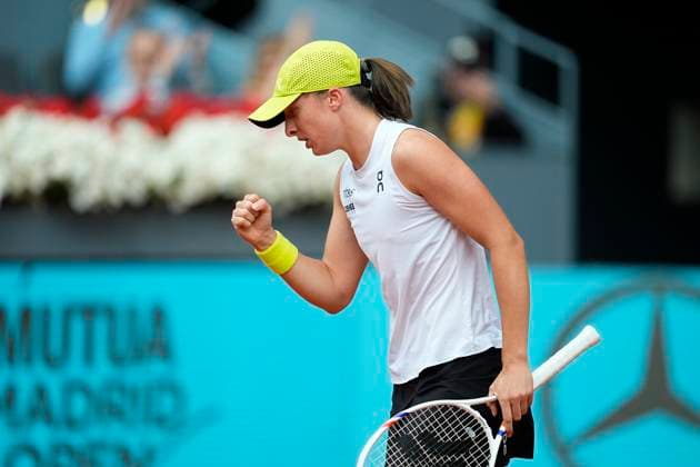 April 29, 2025, Madrid, Madrid, Spain: Iga Swiatek of Poland in action against Diana Shnaider of Russia during the Mutua Madrid Open 2025, ATP, Tennis Herren Masters 1000 and WTA, Tennis Damen 1000 tennis tournament, celebrated at Caja Magica on April 29, 2025 in Madrid, Spain. Madrid Spain - ZUMAa181 20250429_zaa_a181_019 Copyright: xOscarxJ.xBarrosox