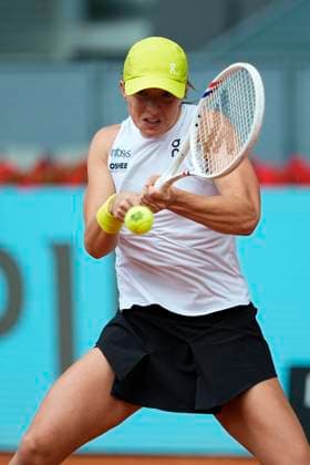 April 29, 2025, Madrid, Madrid, Spain: Iga Swiatek of Poland in action against Diana Shnaider of Russia during the Mutua Madrid Open 2025, ATP, Tennis Herren Masters 1000 and WTA, Tennis Damen 1000 tennis tournament, celebrated at Caja Magica on April 29, 2025 in Madrid, Spain. Madrid Spain - ZUMAa181 20250429_zaa_a181_015 Copyright: xOscarxJ.xBarrosox
