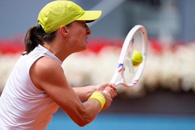 April 29, 2025, Madrid, Madrid, Spain: Iga Swiatek of Poland in action against Diana Shnaider of Russia during the Mutua Madrid Open 2025, ATP, Tennis Herren Masters 1000 and WTA, Tennis Damen 1000 tennis tournament, celebrated at Caja Magica on April 29, 2025 in Madrid, Spain. Madrid Spain - ZUMAa181 20250429_zaa_a181_024 Copyright: xOscarxJ.xBarrosox