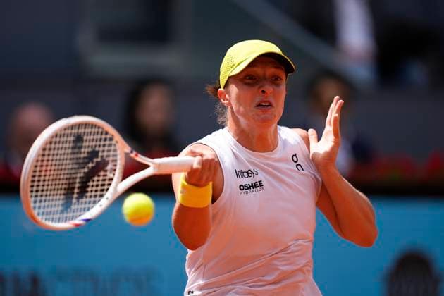 April 29, 2025, Madrid, Madrid, Spain: Iga Swiatek of Poland in action against Diana Shnaider of Russia during the Mutua Madrid Open 2025, ATP, Tennis Herren Masters 1000 and WTA, Tennis Damen 1000 tennis tournament, celebrated at Caja Magica on April 29, 2025 in Madrid, Spain. Madrid Spain - ZUMAa181 20250429_zaa_a181_029 Copyright: xOscarxJ.xBarrosox