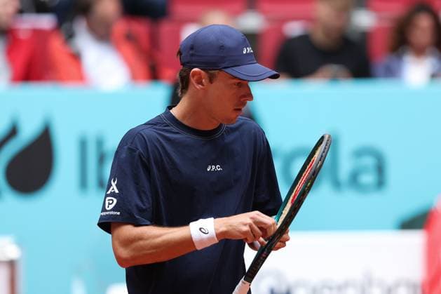 April 29, 2025, Madrid, Madrid, Spain: Alex de Minaur of Australia looks on against Denis Shapovalov of Canada during the Mutua Madrid Open 2025, ATP, Tennis Herren Masters 1000 and WTA, Tennis Damen 1000 tennis tournament, celebrated at Caja Magica on April 29, 2025 in Madrid, Spain. Madrid Spain - ZUMAa181 20250429_zaa_a181_053 Copyright: xIrinaxR.xHipolitox