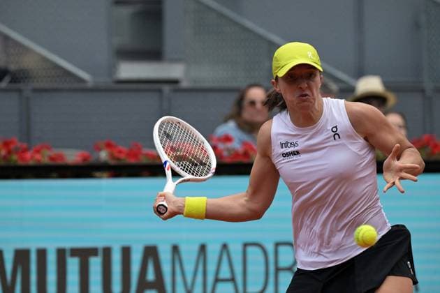 April 29, 2025, Madrid, Madrid, Spain: IGA SWIATEK of Poland in action against DIANA SHNAIDER of Russia in the fourth round on Day Eight of the Mutua Madrid Open at La Caja Magica. Madrid Spain - ZUMAd308 20250429_zsp_d308_003 Copyright: xJuanxCarlosxLucasx