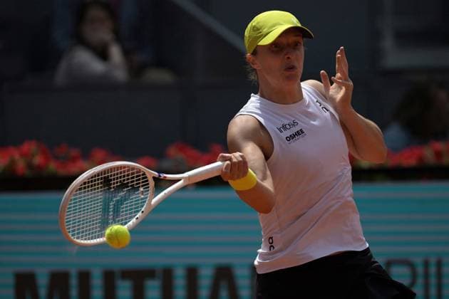 April 29, 2025, Madrid, Madrid, Spain: IGA SWIATEK of Poland in action against DIANA SHNAIDER of Russia in the fourth round on Day Eight of the Mutua Madrid Open at La Caja Magica. Madrid Spain - ZUMAd308 20250429_zsp_d308_010 Copyright: xJuanxCarlosxLucasx