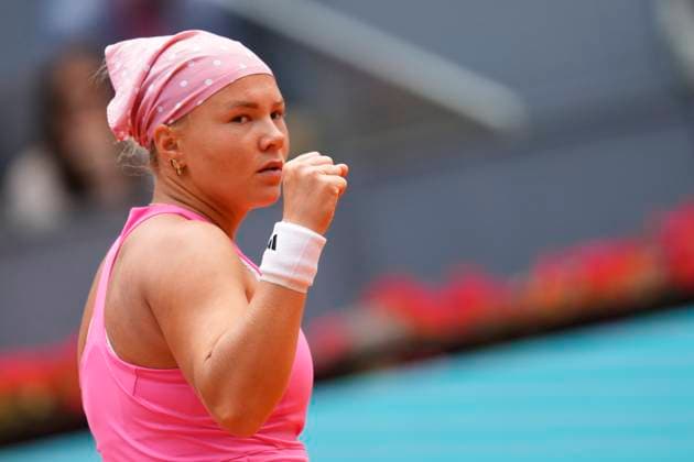 Mutua Madrid Open - Day Eight Diana Shnaider celebrates a point winned during the match between Iga Swiatek of Poland and Diana Shnaider of Russia in the fourth round on Day Eight of the Mutua Madrid Open 2025, ATP, Tennis Herren Masters 1000 and WTA, Tennis Damen 1000, tournament celebrates at La Caja Magica on April 29, 2025 in Madrid, Spain. Madrid Spain  Copyright: xJosexBretonx originalFilename:bretonhernandez-mutuamad250429_npHRL.jpg