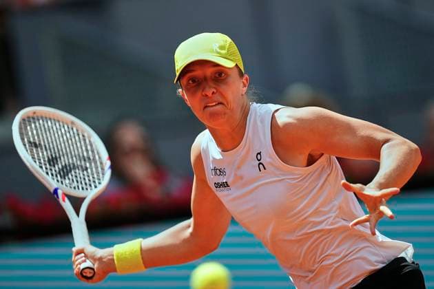 Mutua Madrid Open - Day Eight Iga Swiatek in action during the match between Iga Swiatek of Poland and Diana Shnaider of Russia in the fourth round on Day Eight of the Mutua Madrid Open 2025, ATP, Tennis Herren Masters 1000 and WTA, Tennis Damen 1000, tournament celebrates at La Caja Magica on April 29, 2025 in Madrid, Spain. Madrid Spain  Copyright: xJosexBretonx originalFilename:bretonhernandez-mutuamad250429_npnwV.jpg
