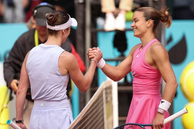 April 29, 2025, Madrid, Madrid, Spain: Elina Svitolina of Ukraine and Maria Sakkari of Greece greet each other during the Mutua Madrid Open 2025, ATP, Tennis Herren Masters 1000 and WTA, Tennis Damen 1000 tennis tournament, celebrated at Caja Magica on April 29, 2025 in Madrid, Spain. Madrid Spain - ZUMAa181 20250429_zaa_a181_213 Copyright: xIrinaxR.xHipolitox
