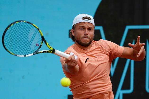 April 29, 2025, Madrid, Madrid, spain: Alexandre Muller of France plays against Frances Tiafoe of the USA during the Mutua Madrid Open 2025, ATP, Tennis Herren Masters 1000 and WTA, Tennis Damen 1000, tennis tournament celebrated at Caja Magica on April 29, 2025 in Madrid, Spain. Madrid spain - ZUMAa181 20250429_zaa_a181_244 Copyright: xDennisxAgyemanx