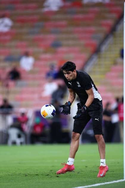Al-Hilal FC vs Al-Ahli FC - AFC Champions League Elite Semi Finals JEDDAH, SAUDI ARABIA - April 29: Bono of Team Al-Hilal FC warms up prior to the AFC Champions League Elite Semi Finals match between Al-Hilal FC and Al-Ahli FC FC at King Abdullah Sports City Stadium on April 29, 2025 in Jeddah, Saudi Arabia. Jeddah Saudi Arabia Copyright: xAbdullahxAhmedx
