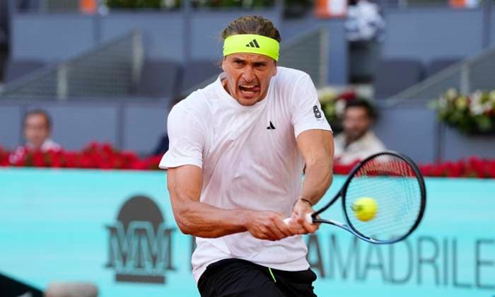 Mutua Madrid Open - Day Eight Alexander Zverev in action during the match between Francisco Cerundolo of Argentina and Alexander Zverev of Germany during the Men s Singles Round of 16 match on Day Eight of the Mutua Madrid Open 2025, ATP, Tennis Herren Masters 1000 and WTA, Tennis Damen 1000, tournament celebrates at La Caja Magica on April 29, 2025 in Madrid, Spain. Madrid Spain  Copyright: xJosexBretonx originalFilename:bretonhernandez-mutuamad250429_np33m.jpg