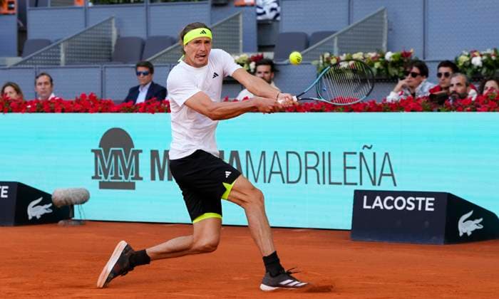 Mutua Madrid Open - Day Eight Alexander Zverev in action during the match between Francisco Cerundolo of Argentina and Alexander Zverev of Germany during the Men s Singles Round of 16 match on Day Eight of the Mutua Madrid Open 2025, ATP, Tennis Herren Masters 1000 and WTA, Tennis Damen 1000, tournament celebrates at La Caja Magica on April 29, 2025 in Madrid, Spain. Madrid Spain  Copyright: xJosexBretonx originalFilename:bretonhernandez-mutuamad250429_npMEi.jpg