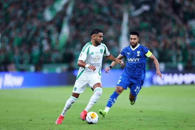 Al-Hilal FC vs Al-Ahli FC - AFC Champions League Elite Semi Finals JEDDAH, SAUDI ARABIA - April 29: Riyad Mahrez of Team AL-Ahli runs with the ball during the AFC Champions League Elite Semi Finals match between Al-Hilal FC and Al-Ahli FC FC at King Abdullah Sports City Stadium on April 29, 2025 in Jeddah, Saudi Arabia. Jeddah Saudi Arabia Copyright: xAbdullahxAhmedx