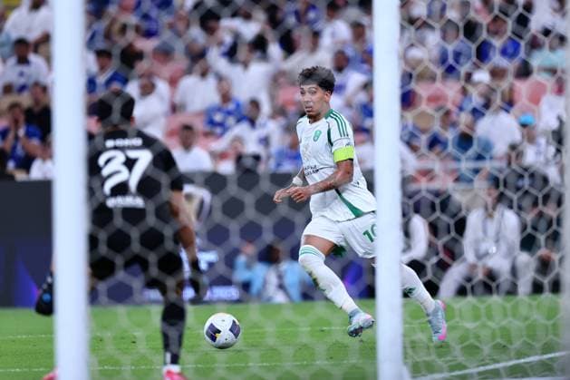 Al-Hilal FC vs Al-Ahli FC - AFC Champions League Elite Semi Finals JEDDAH, SAUDI ARABIA - April 29: Roberto Firmino of Team AL-Ahli during the AFC Champions League Elite Semi Finals match between Al-Hilal FC and Al-Ahli FC FC at King Abdullah Sports City Stadium on April 29, 2025 in Jeddah, Saudi Arabia. Jeddah Saudi Arabia Copyright: xAbdullahxAhmedx