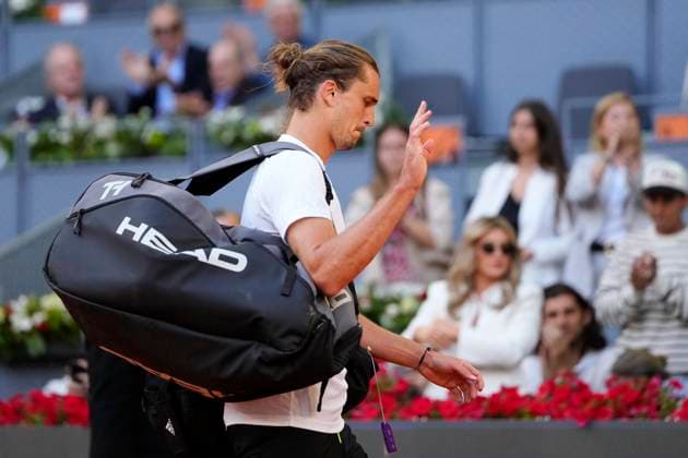 Mutua Madrid Open - Day Eight Alexander Zverev dejected after lossing the match between Francisco Cerundolo of Argentina and Alexander Zverev of Germany during the Men s Singles Round of 16 match on Day Eight of the Mutua Madrid Open 2025, ATP, Tennis Herren Masters 1000 and WTA, Tennis Damen 1000, tournament celebrates at La Caja Magica on April 29, 2025 in Madrid, Spain. Madrid Spain  Copyright: xJosexBretonx originalFilename:bretonhernandez-mutuamad250429_npSqm.jpg