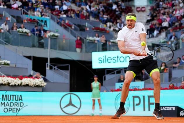 Mutua Madrid Open - Day Eight Alexander Zverev dejected after lossing the match between Francisco Cerundolo of Argentina and Alexander Zverev of Germany during the Men s Singles Round of 16 match on Day Eight of the Mutua Madrid Open 2025, ATP, Tennis Herren Masters 1000 and WTA, Tennis Damen 1000, tournament celebrates at La Caja Magica on April 29, 2025 in Madrid, Spain. Madrid Spain  Copyright: xJosexBretonx originalFilename:bretonhernandez-mutuamad250429_npNtE.jpg