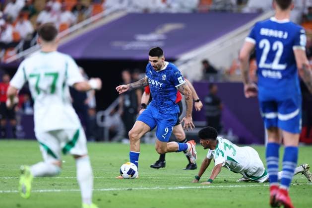 Al-Hilal FC vs Al-Ahli FC - AFC Champions League Elite Semi Finals JEDDAH, SAUDI ARABIA - April 29: Aleksandar Mitrovic of Team Al-Hilal FC runs with the ball during the AFC Champions League Elite Semi Finals match between Al-Hilal FC and Al-Ahli FC FC at King Abdullah Sports City Stadium on April 29, 2025 in Jeddah, Saudi Arabia. Jeddah Saudi Arabia Copyright: xAbdullahxAhmedx