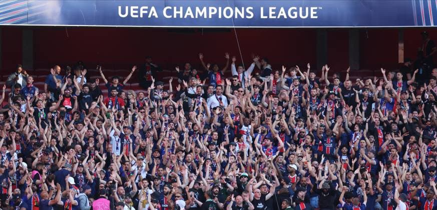 Arsenal FC v Paris Saint-Germain - UEFA Champions League 2024 25 Semi Final First Leg Paris Saint-Germain fans applauding before the UEFA Champions League 2024 25 Semi Final First Leg match between Arsenal FC and Paris Saint-Germain at Emirates Stadium on April 29, 2025 in London, England. London Emirates Stadium England United Kingdom Copyright: xNigelxFrench Sportsphoto APLx 14126030