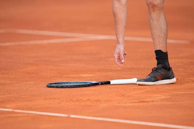 April 29, 2025, Madrid, Madrid, Spain: Alexander Zverev of Germany takes his racket during his match against Francisco Cerundolo of Argentina during the Mutua Madrid Open 2025, ATP, Tennis Herren Masters 1000 and WTA, Tennis Damen 1000 tennis tournament, celebrated at Caja Magica on April 29, 2025 in Madrid, Spain. Madrid Spain - ZUMAa181 20250429_zaa_a181_406 Copyright: xOscarxJ.xBarrosox