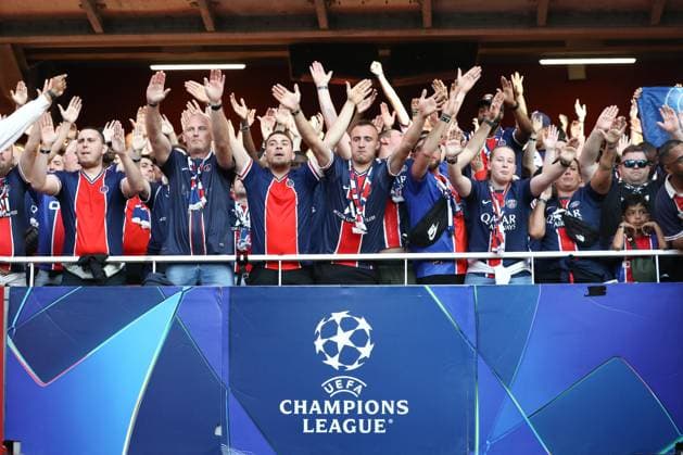 April 29, 2025, London, United Kingdom: PSG fans are numerous and make some noise to cheer for their team during the UEFA 2024 25 Semi-Final first leg game between ARSENAL and PARIS SAINT GERMAIN at the Emirates Stadium in London, England London United Kingdom - ZUMAc179 20250429_zep_c179_067 Copyright: xMickaelxChavetx